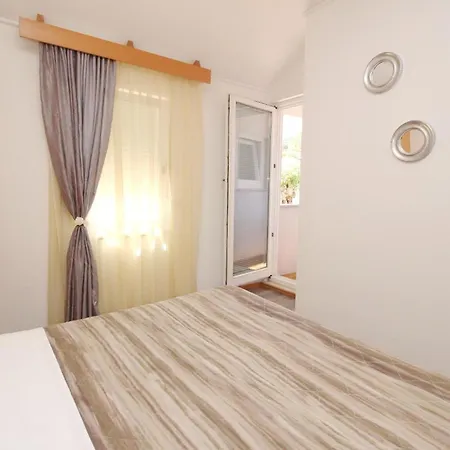 Ferienwohnung Fuer 4 Personen Ca 53 M In Baska, Adriakueste Kroatien Kroatische Inseln *