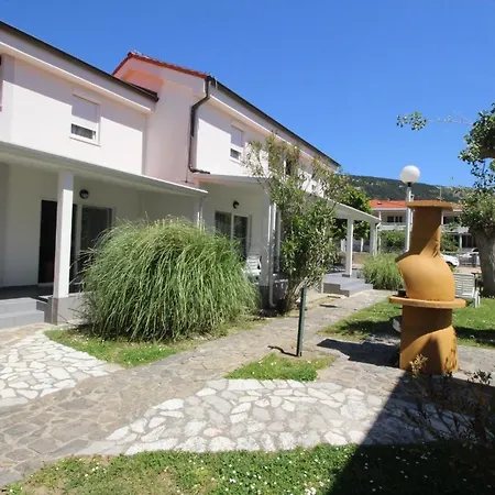 Apartment Ferienwohnung Fuer 4 Personen Ca 53 M In Baska, Adriakueste Kroatien Kroatische Inseln