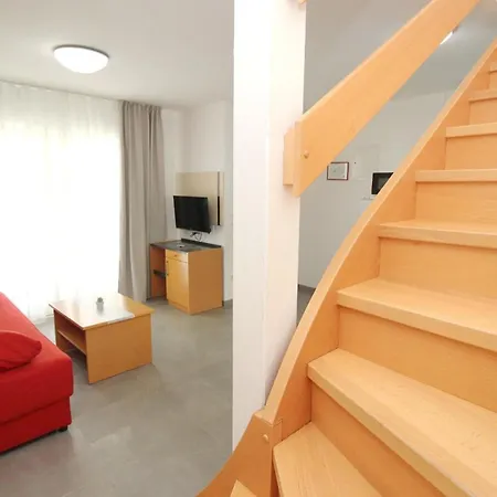 Fuer 4 Personen Ca 53 M In Baska, Adriakueste Kroatien Kroatische Inseln Apartman *