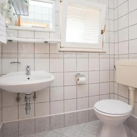Fuer 4 Personen Ca 53 M In Baska, Adriakueste Kroatien Kroatische Inseln Apartman *
